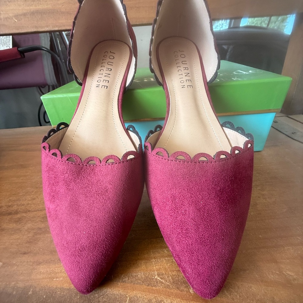 Journee Collection Women's Burgundy Flats